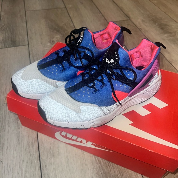 Nike Air Huarache Utility Premium Safari Mens Sneakers Size 13 White Blue Pink - Picture 2 of 8